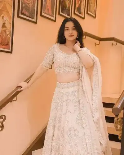Escort Padmabil